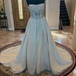 New Casablanca August 2522 size 10 Glitter Beaded Lace Strapless Wedding Gown
